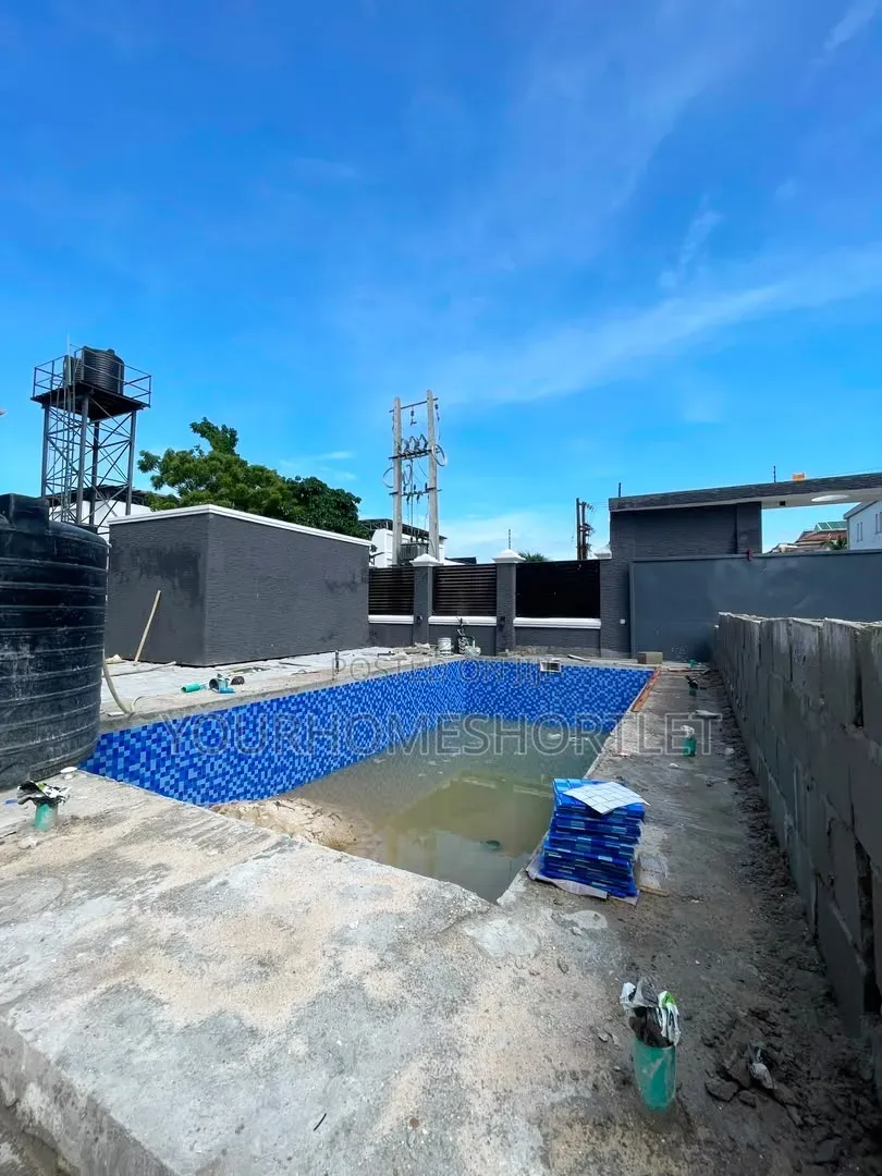 Luxury 4 Bedroom Townhouse With a Bq in Victoria Island Extension