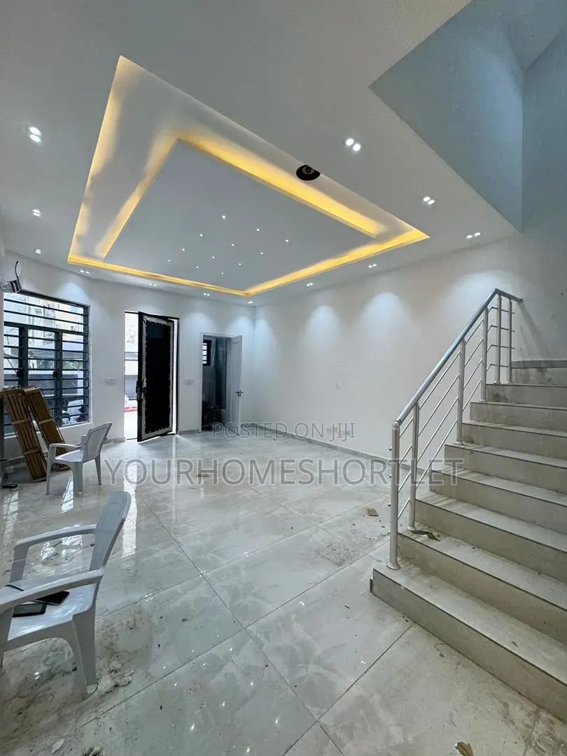 Luxury 4 Bedroom Townhouse With a Bq in Victoria Island Extension