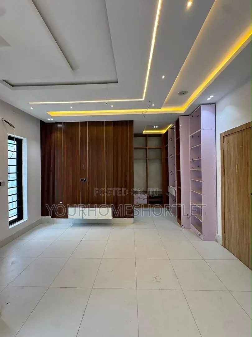 4bdrm Duplex in Thomas Estate for sale in Thomas Estate
