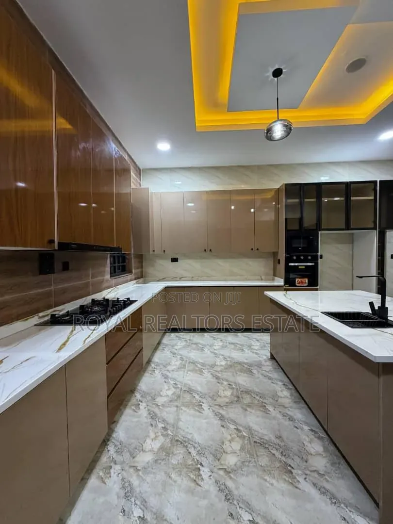 7bdrm Duplex in Efab Metropolis, Bunkoro for sale in Bunkoro