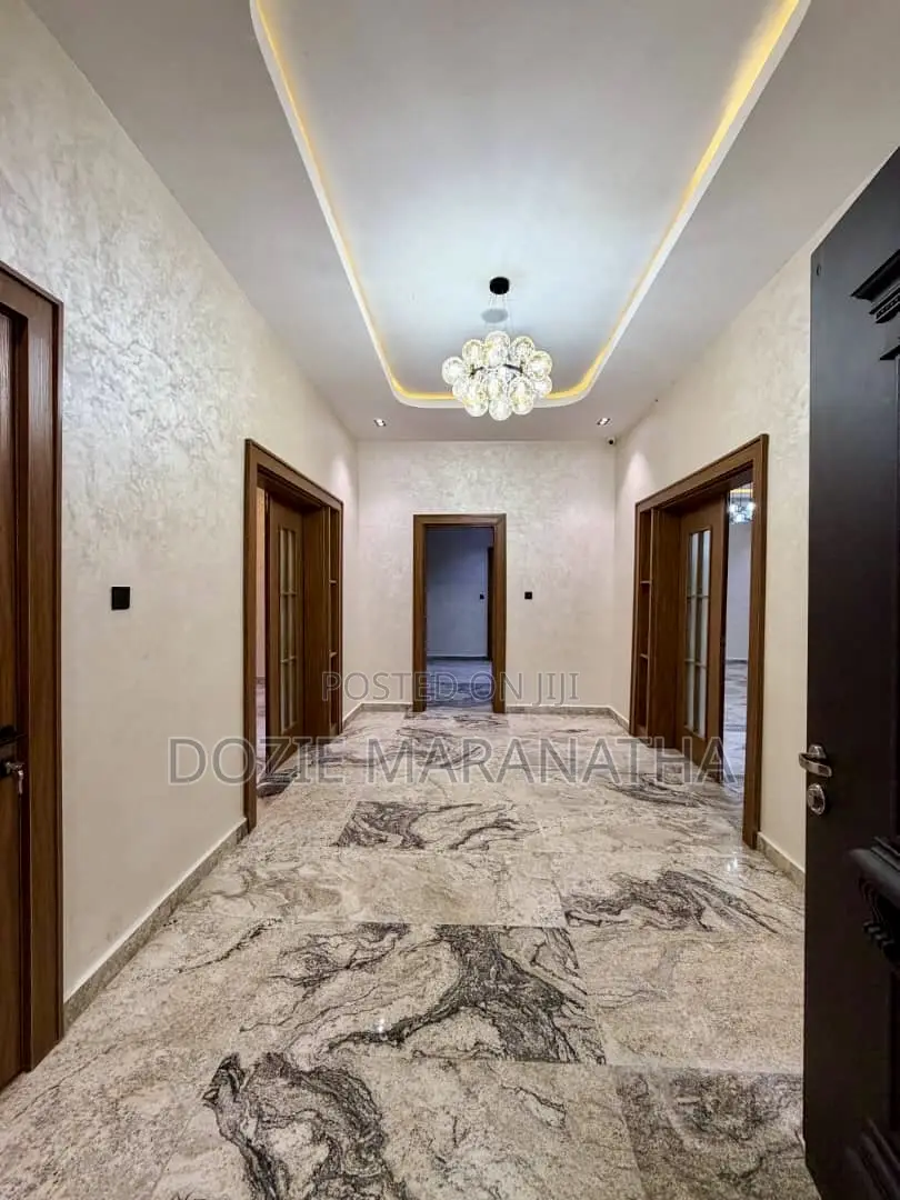 7bdrm House in Gwarinpa for sale in Gwarinpa