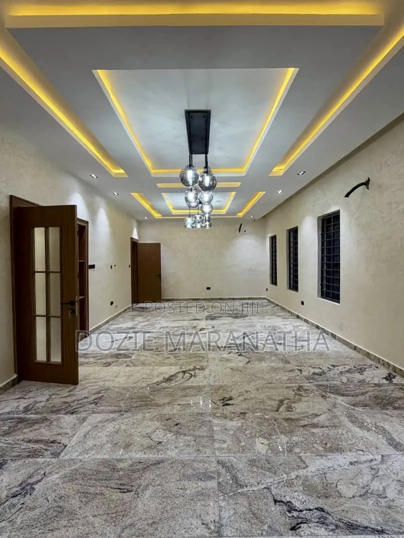 7bdrm House in Gwarinpa for sale in Gwarinpa