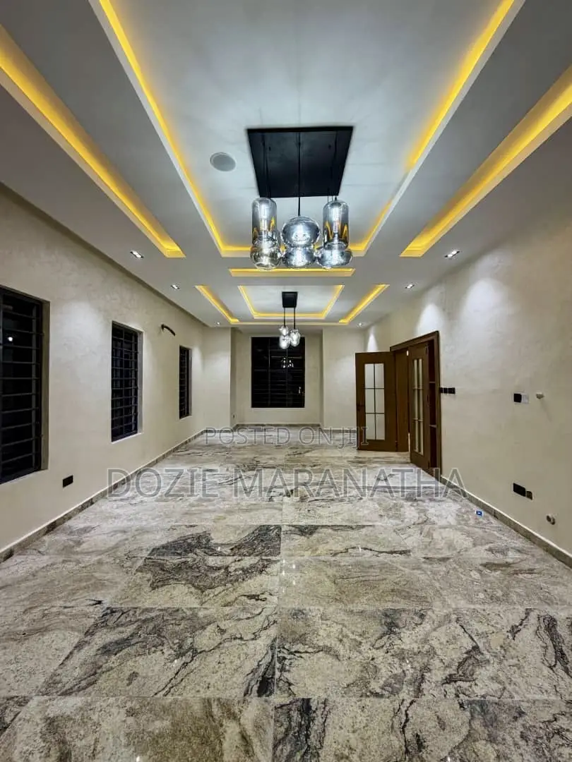 7bdrm House in Gwarinpa for sale in Gwarinpa