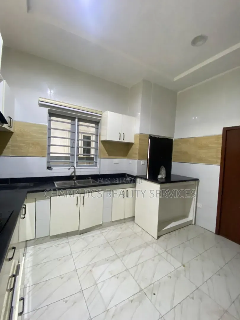 4bdrm Duplex in Lekki Phase 2 for rent in Lekki Phase 2