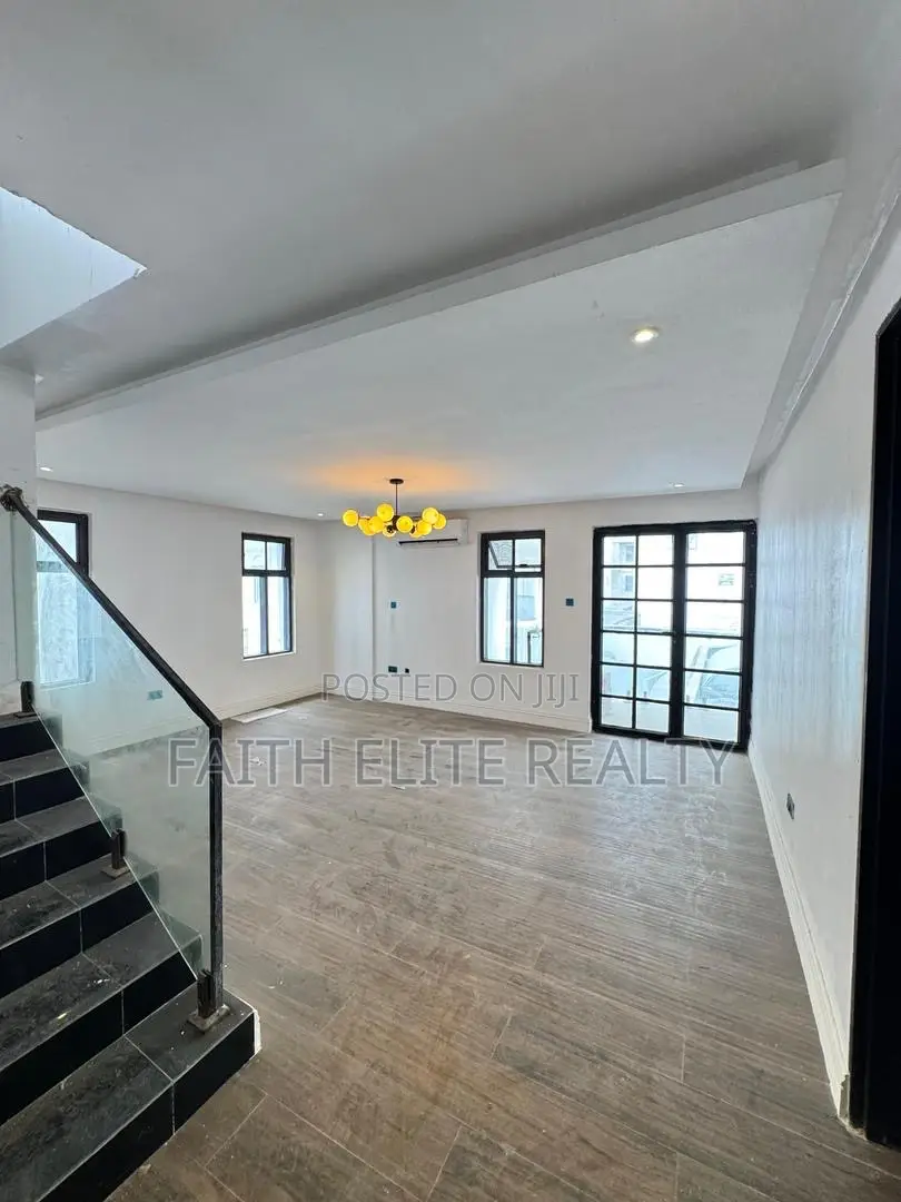 4bdrm Duplex in Banana Island for sale in Banana Island