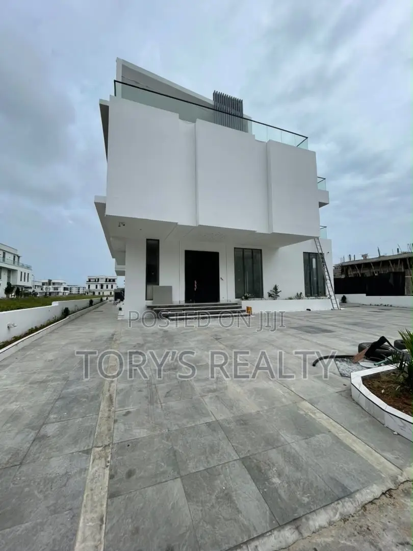 5bdrm Duplex in Ikate for sale in Ikate