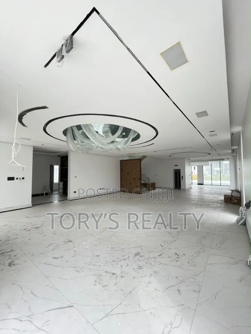 5bdrm Duplex in Ikate for sale in Ikate
