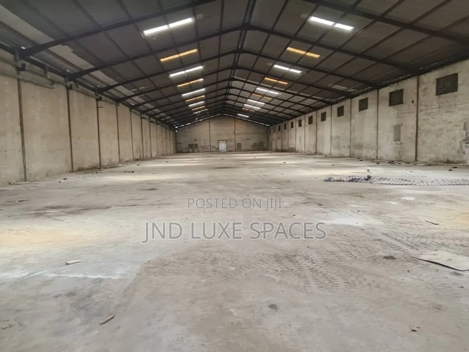 Warehouse Measuring 2200sqm Located in Industrial Neighborhood in Apapa