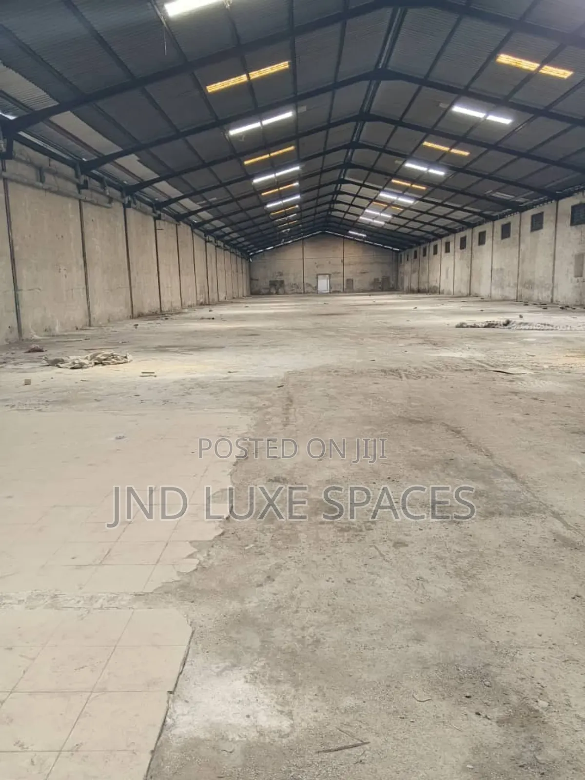 Warehouse Measuring 2200sqm Located in Industrial Neighborhood in Apapa