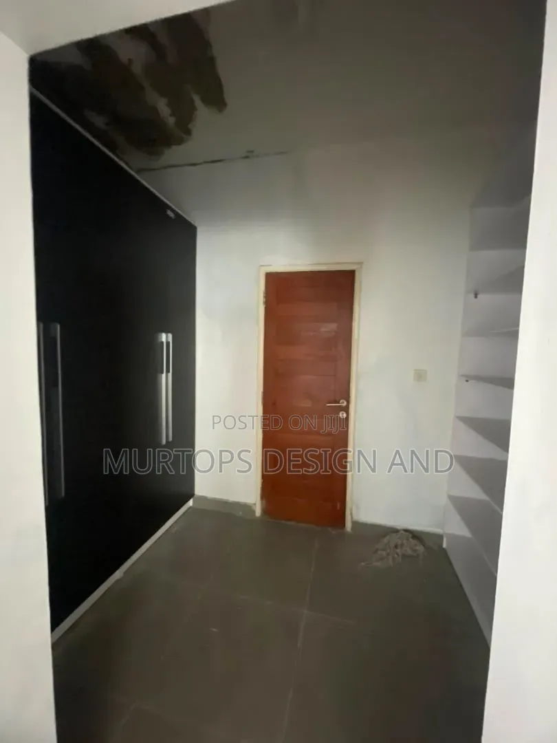 3bdrm Apartment in Ikate for sale in Ikate