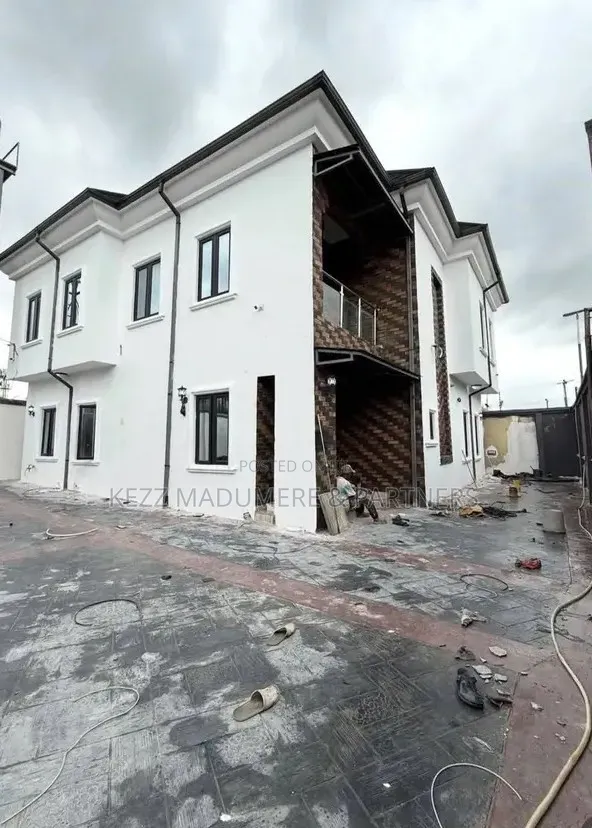 4bdrm Duplex in Dr Peter Odili Trans for sale in Trans Amadi