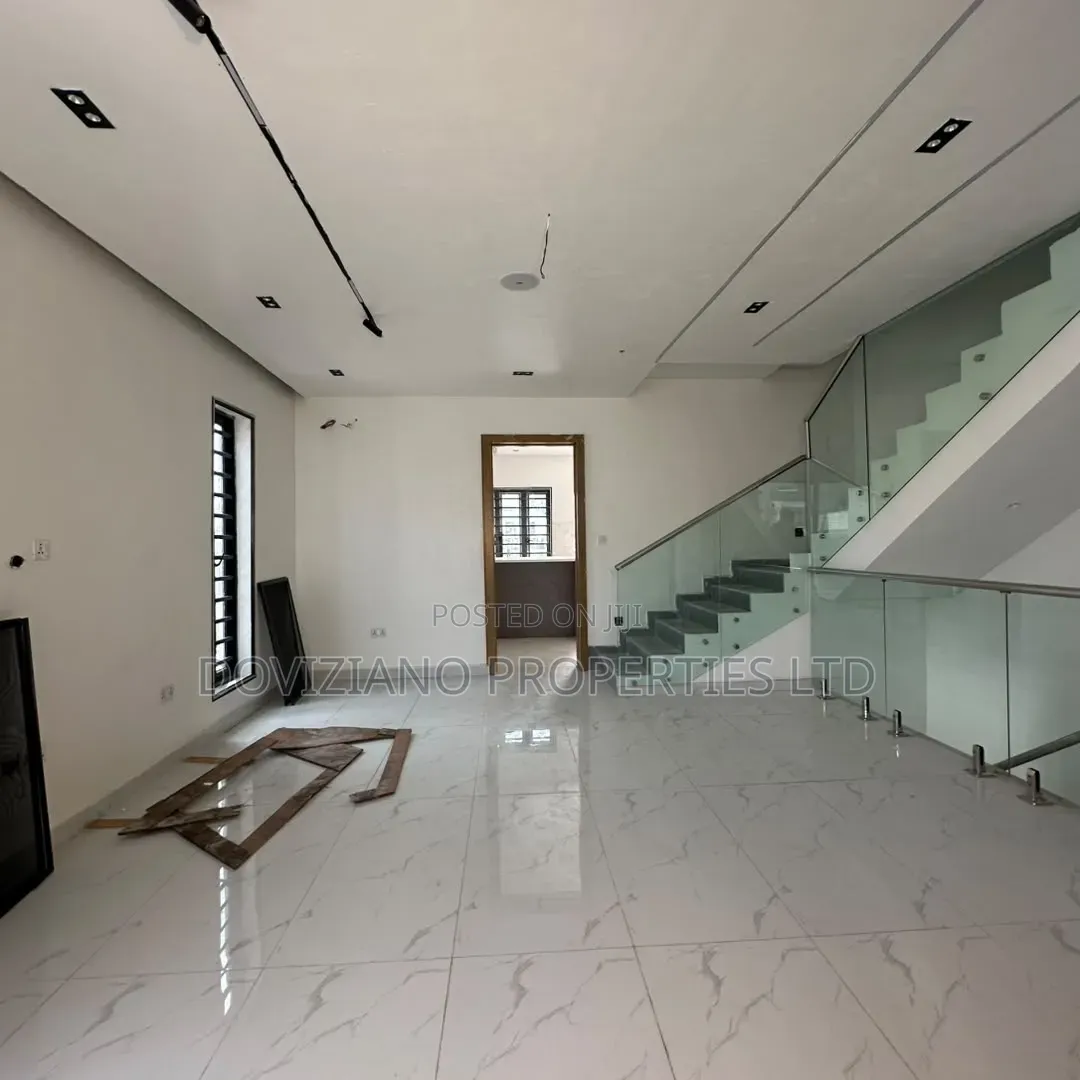 4bdrm Duplex in Lekki Phase 1 for sale in Lekki Phase 1