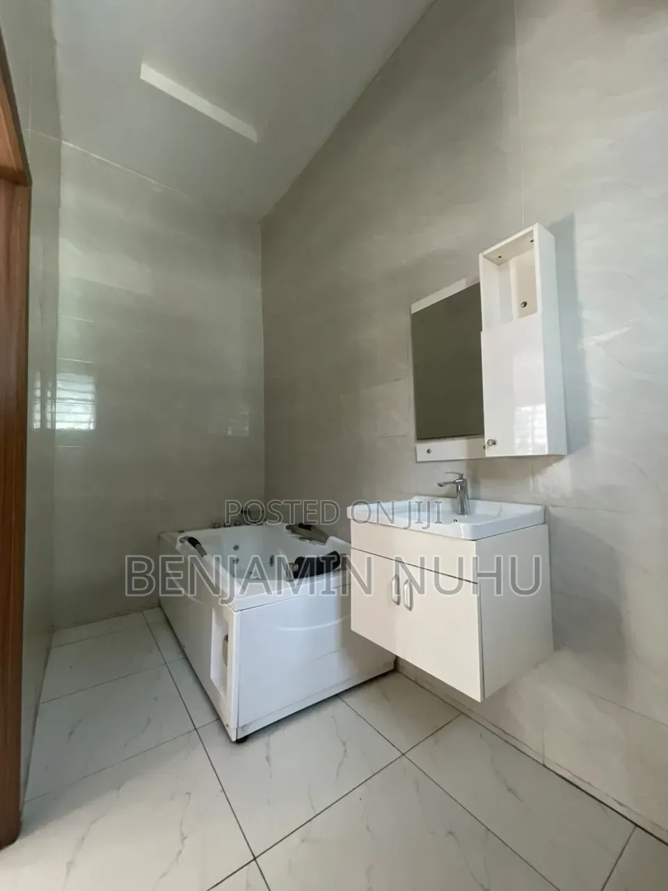 4bdrm Duplex in Orchid Road, Just By, Lafiaji for rent in Lafiaji