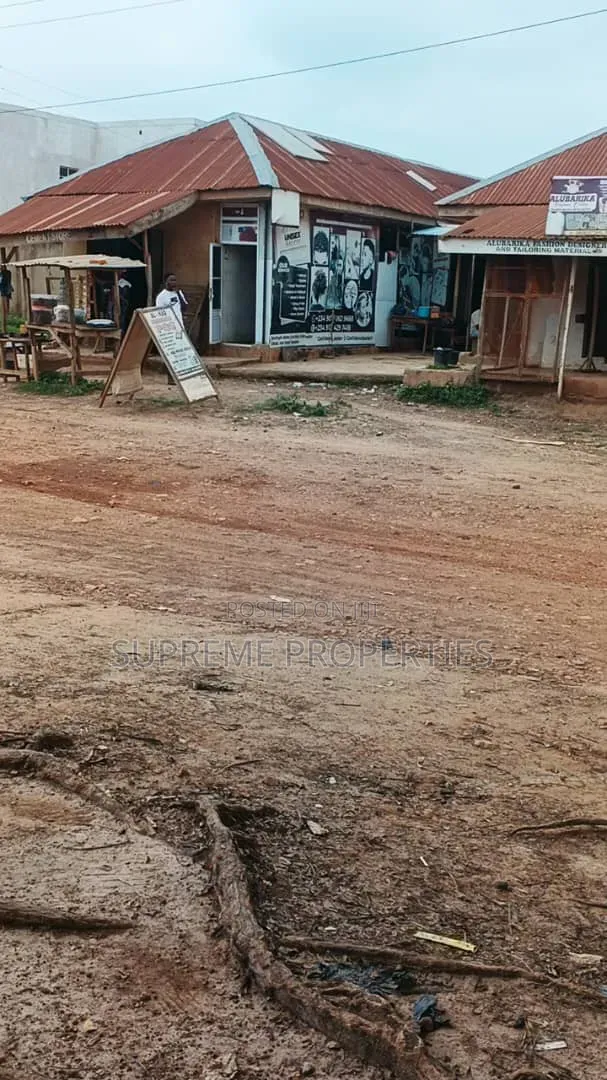 Shopping Complex Facing Main Road at Jenrinyin - Kute After Akala Est in Ibadan