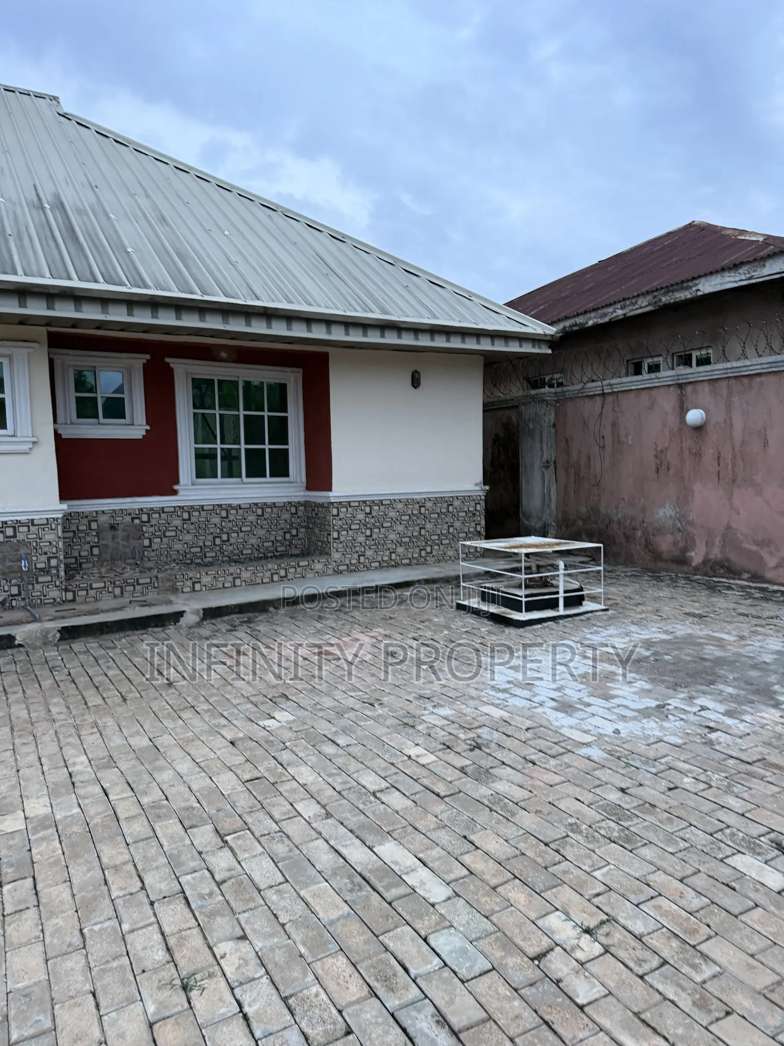 2bdrm Block of Flats in Ekae, Benin City for sale in Benin City