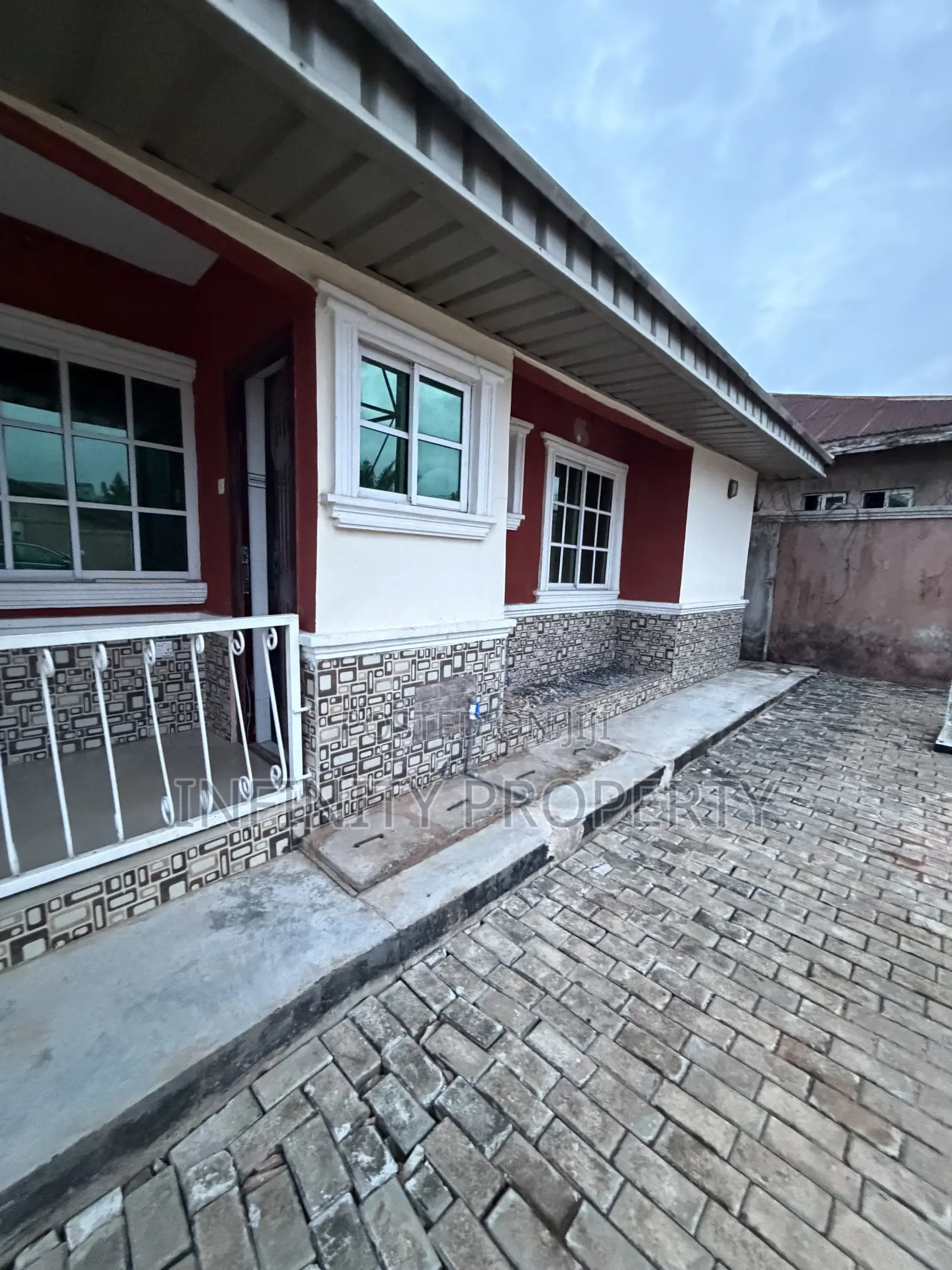 2bdrm Block of Flats in Ekae, Benin City for sale in Benin City