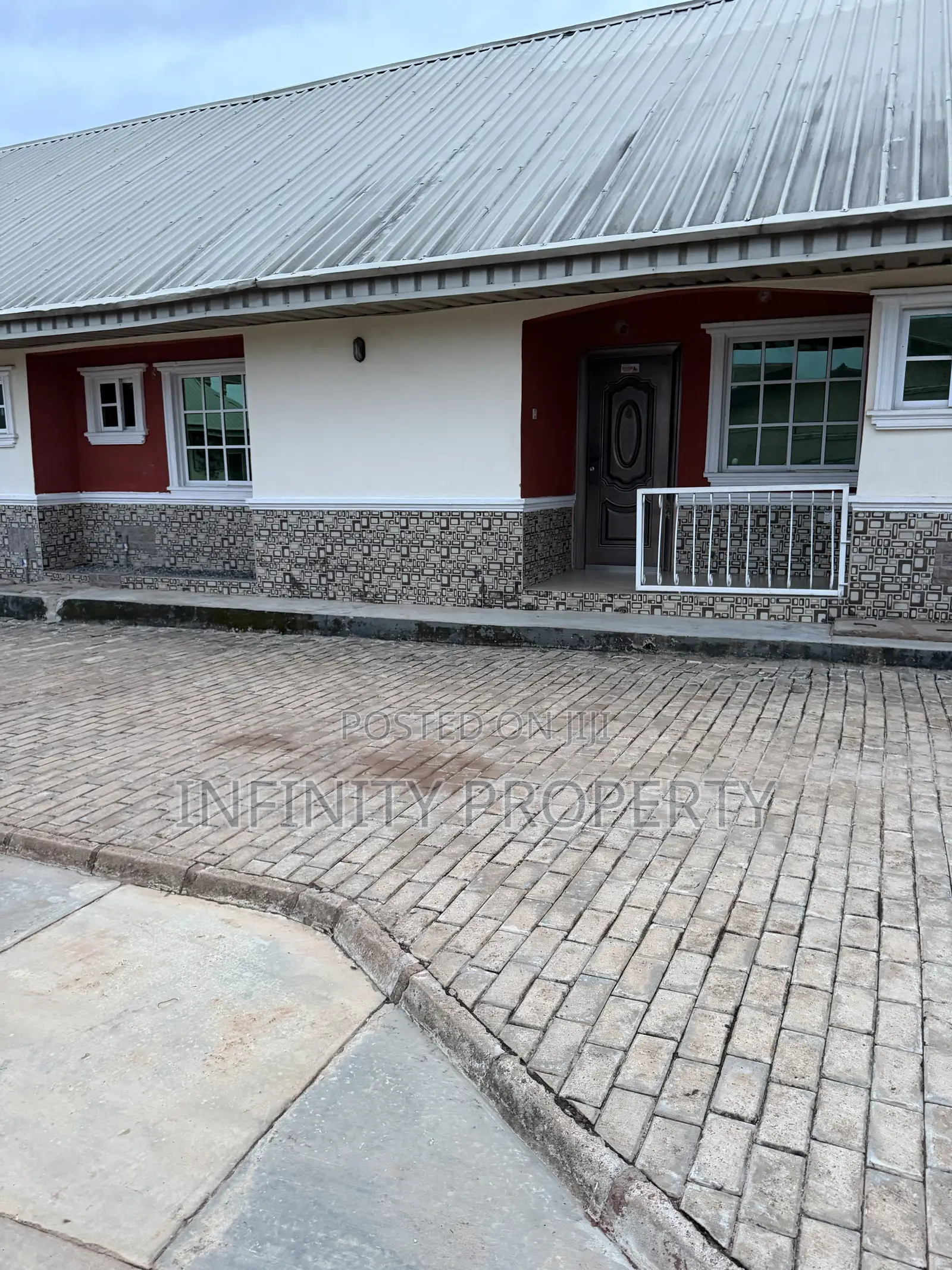2bdrm Block of Flats in Ekae, Benin City for sale in Benin City