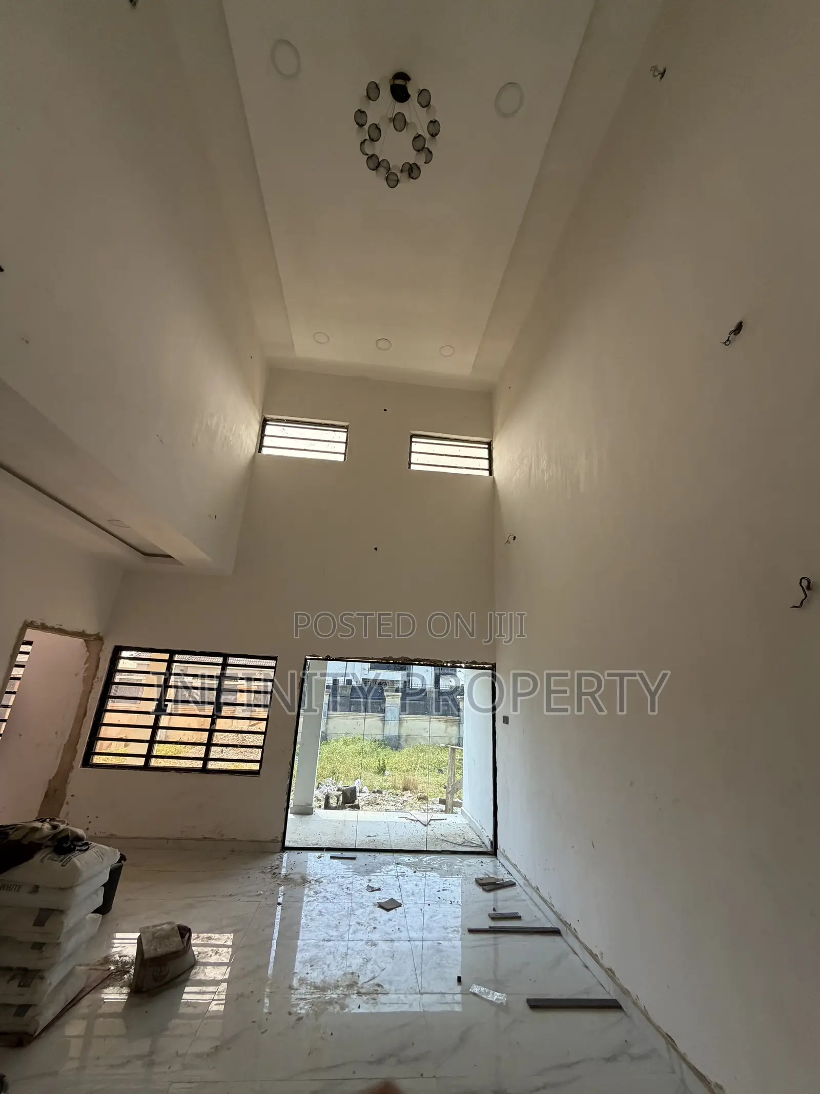5bdrm Penthouse in Okoromi, Benin City for sale in Benin City