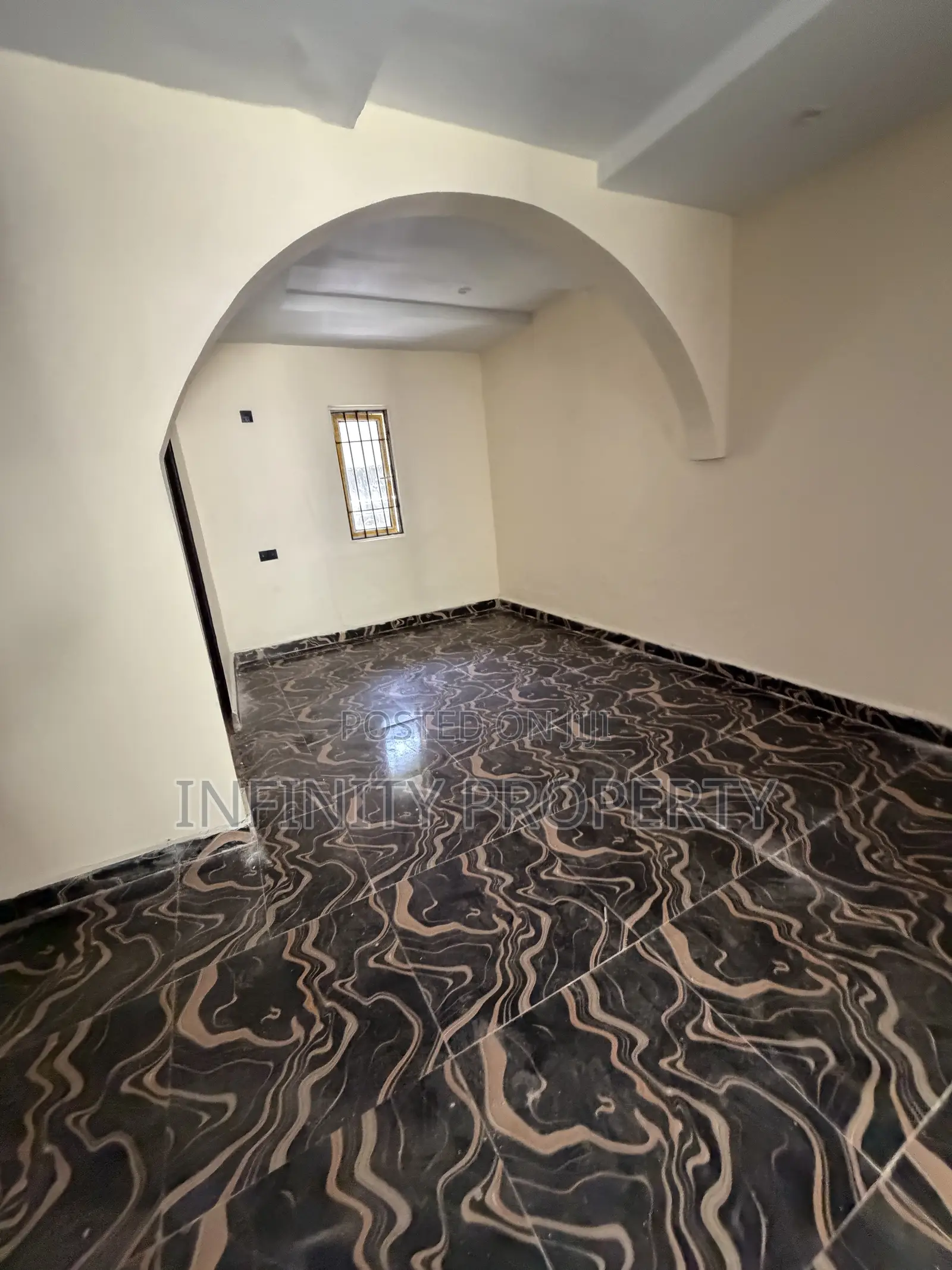 1bdrm Block of Flats in Ugbor. Central, Benin City for sale in Benin City