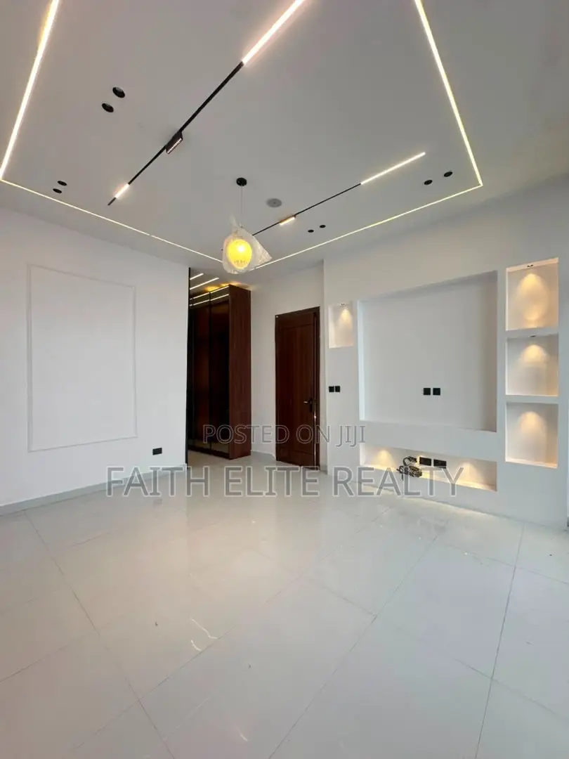 4bdrm Duplex in Ikota for sale in Ikota