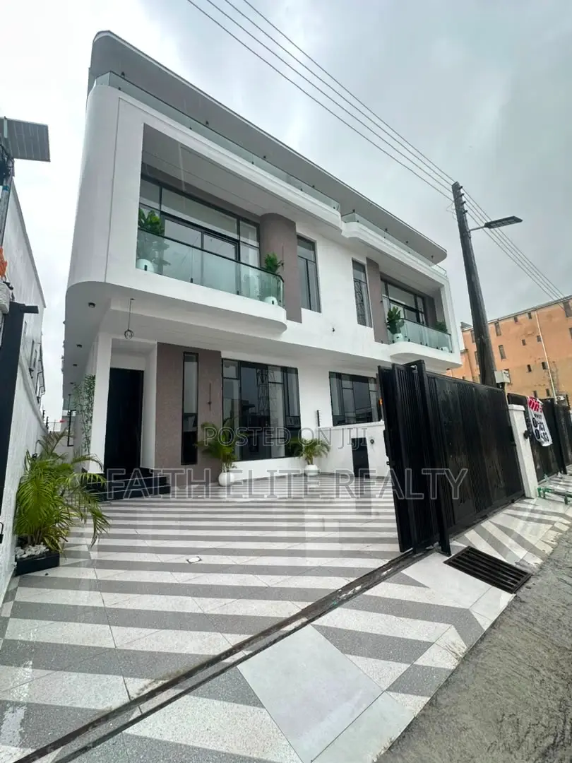 4bdrm Duplex in Ikota for sale in Ikota