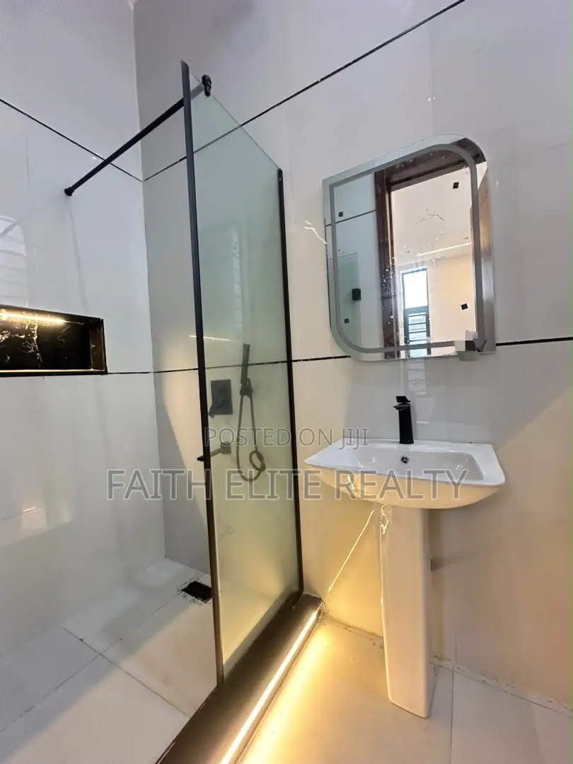 4bdrm Duplex in Ikota for sale in Ikota