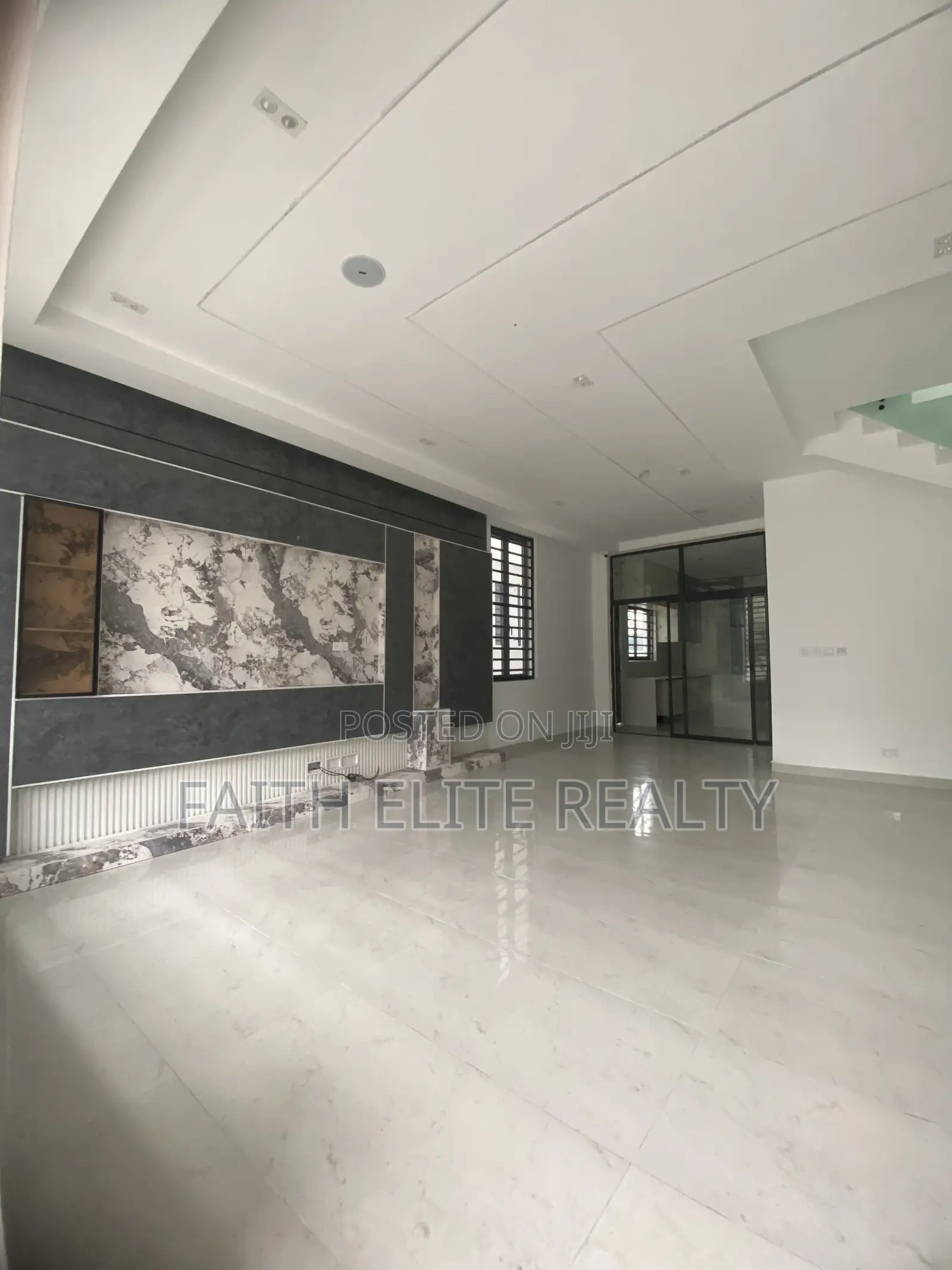 4bdrm Duplex in Lekki Expressway for sale in Lekki Expressway