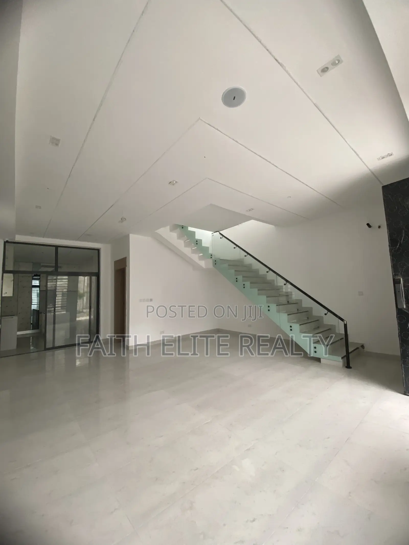4bdrm Duplex in Lekki Expressway for sale in Lekki Expressway