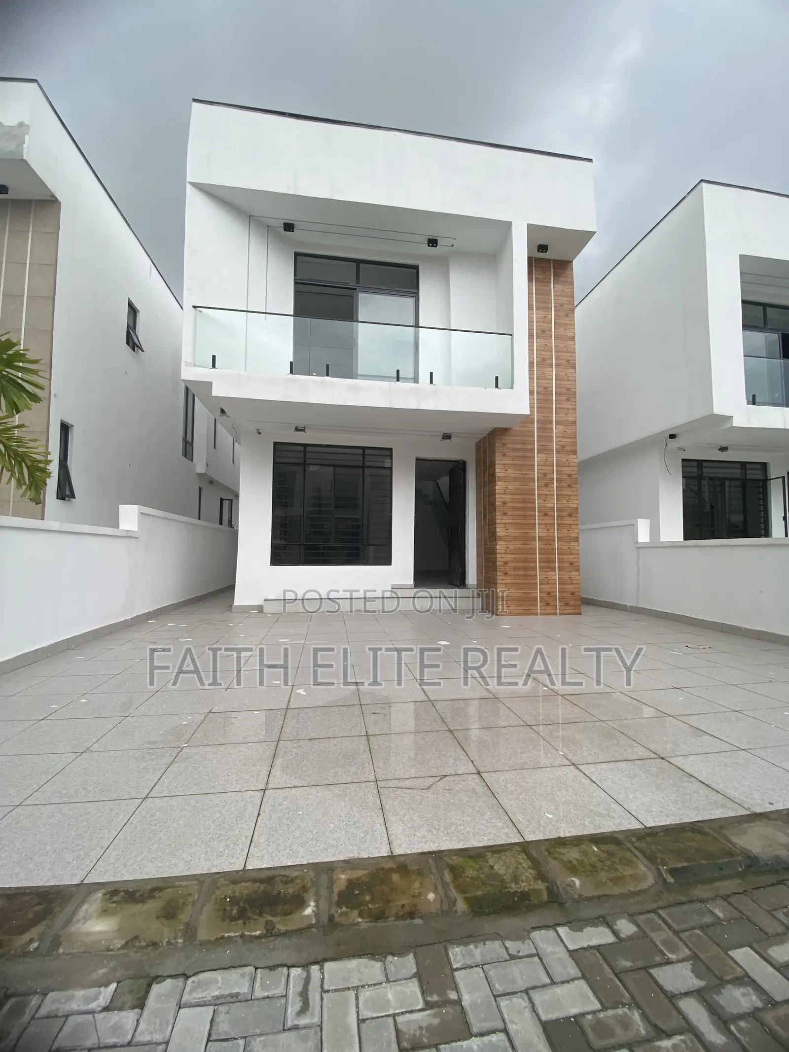 4bdrm Duplex in Lekki Expressway for sale in Lekki Expressway