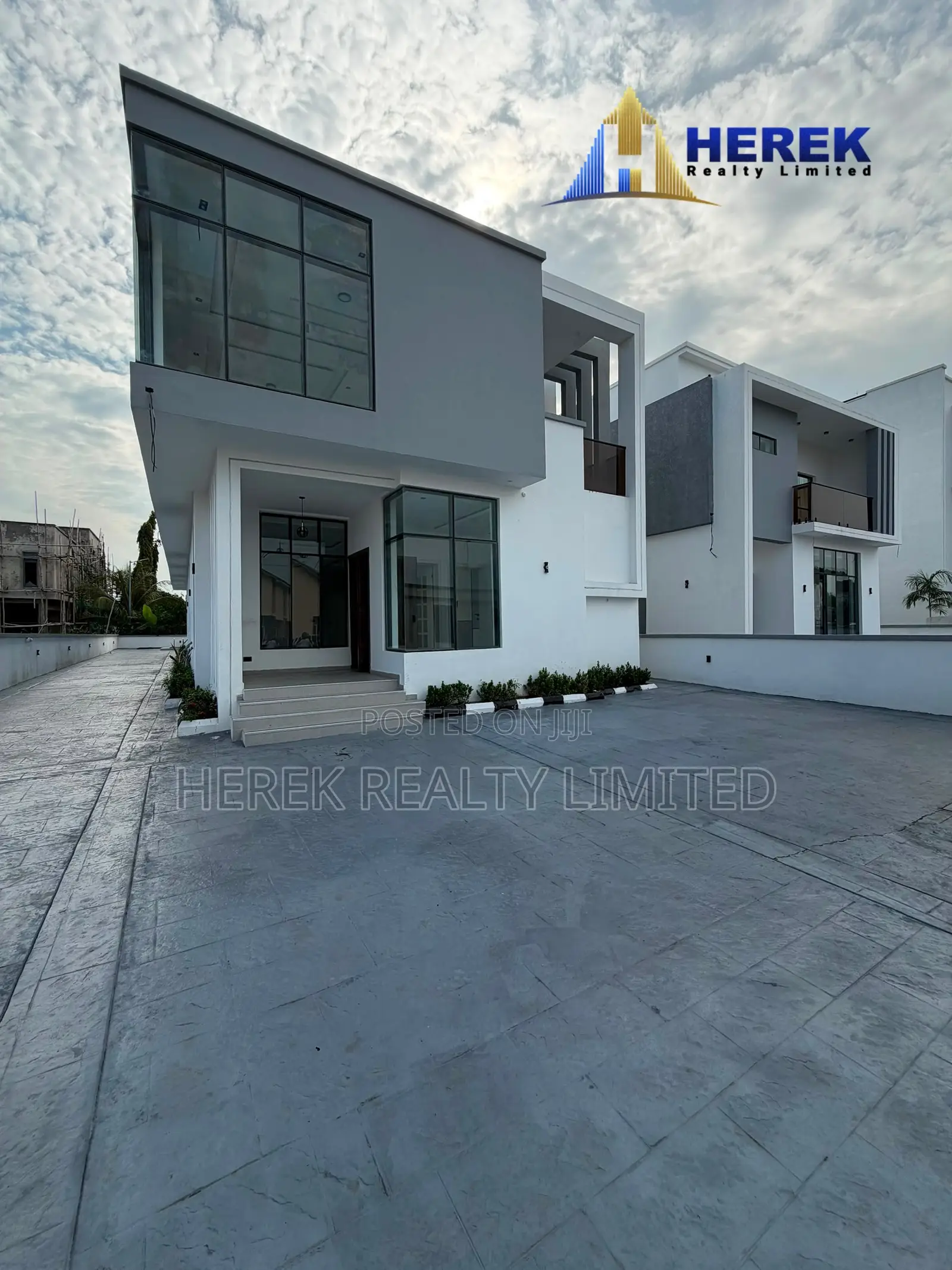 5bdrm Duplex in Lekki Peninsula for sale in Off Lekki-Epe Expressway