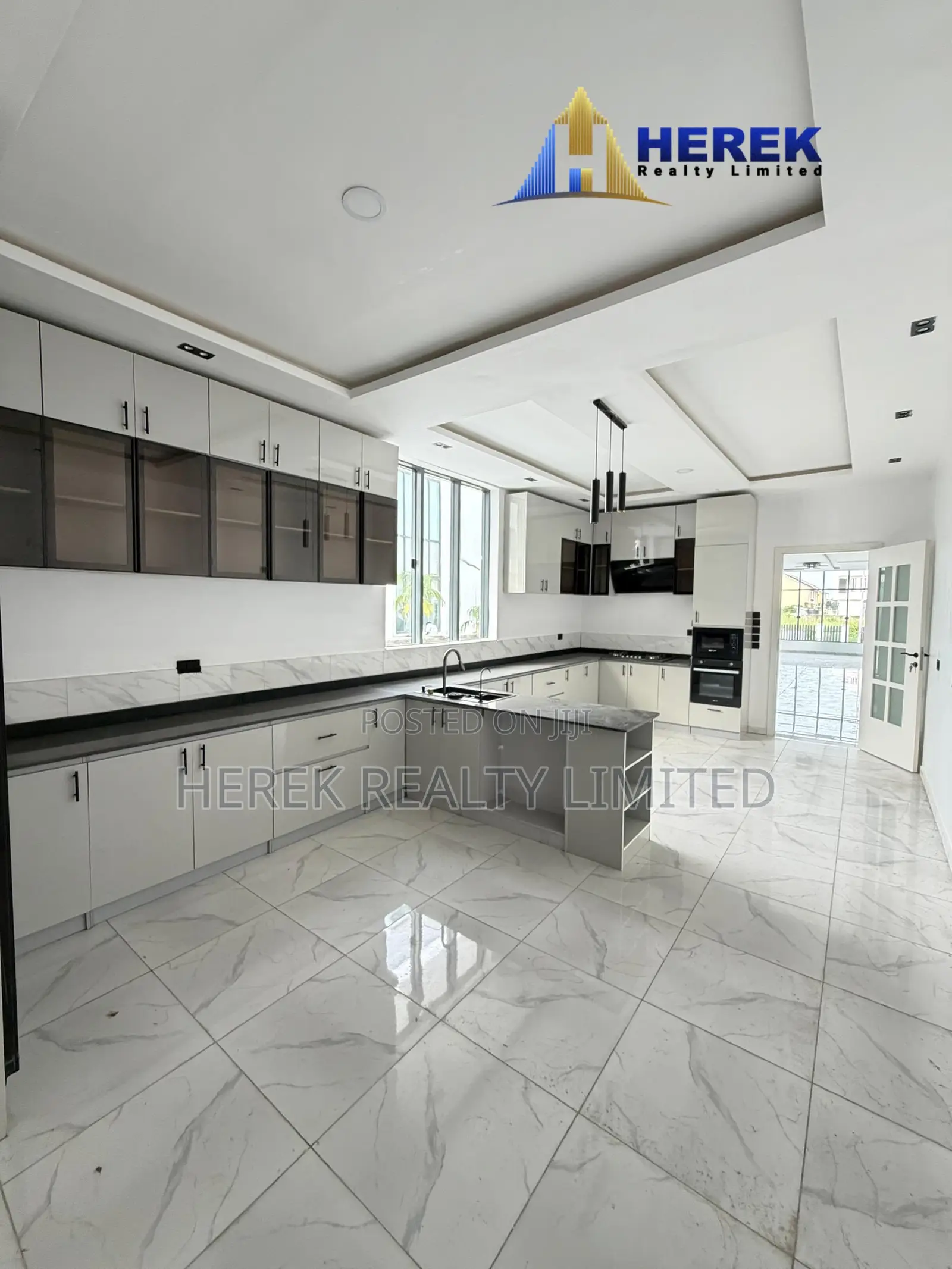 5bdrm Duplex in Lekki Peninsula for sale in Off Lekki-Epe Expressway