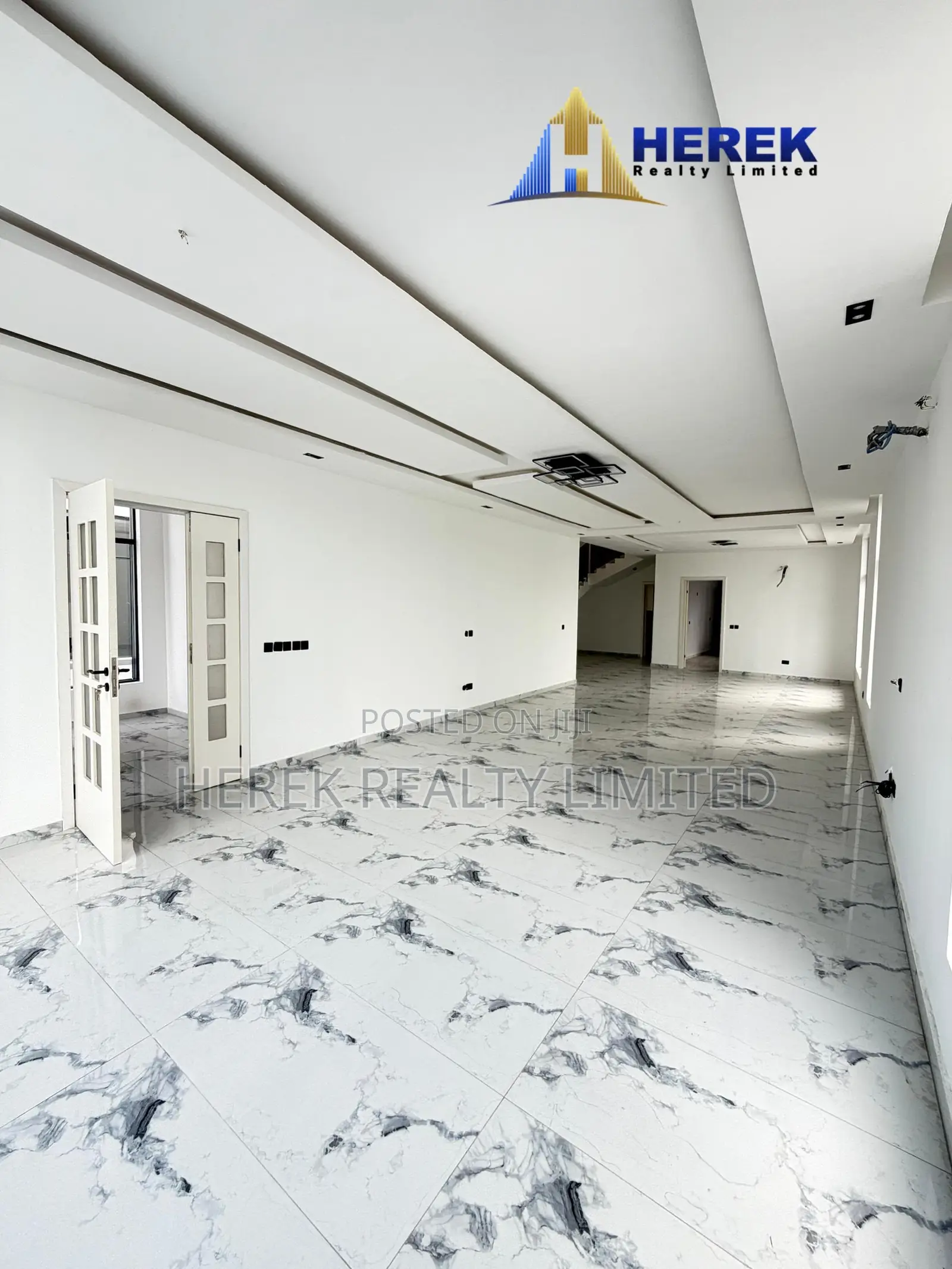 5bdrm Duplex in Lekki Peninsula for sale in Off Lekki-Epe Expressway