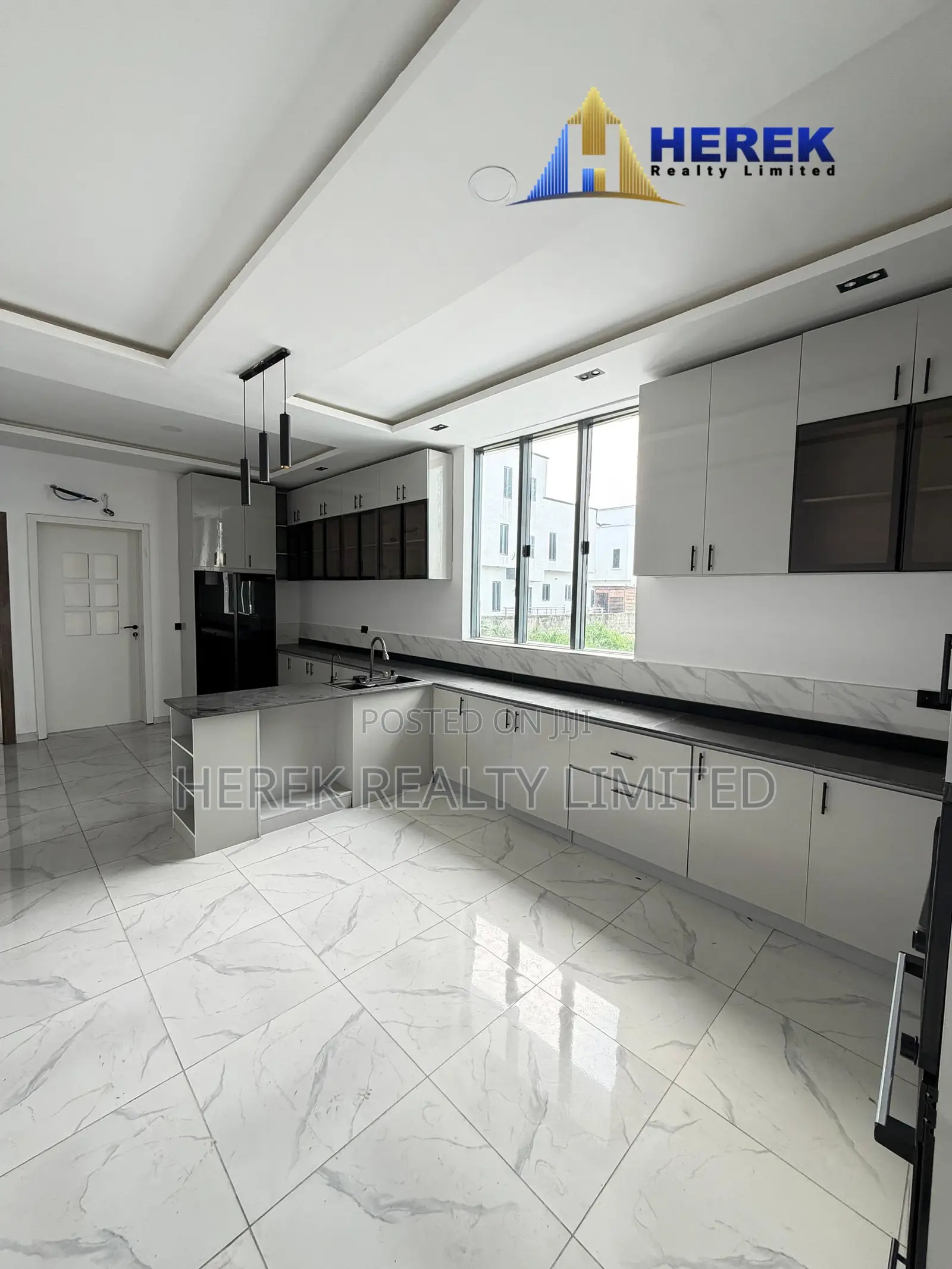 5bdrm Duplex in Lekki Peninsula for sale in Off Lekki-Epe Expressway