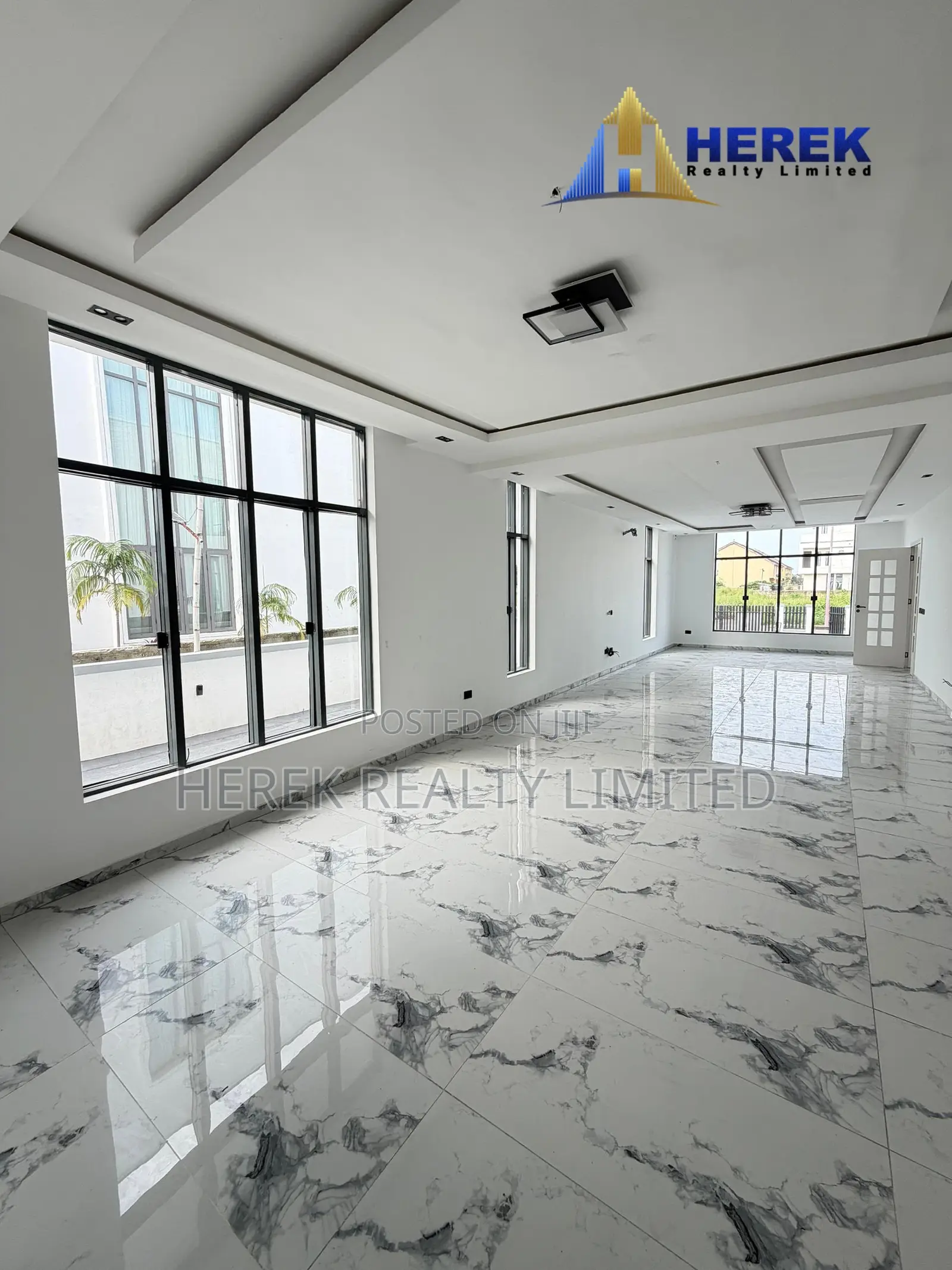 5bdrm Duplex in Lekki Peninsula for sale in Off Lekki-Epe Expressway