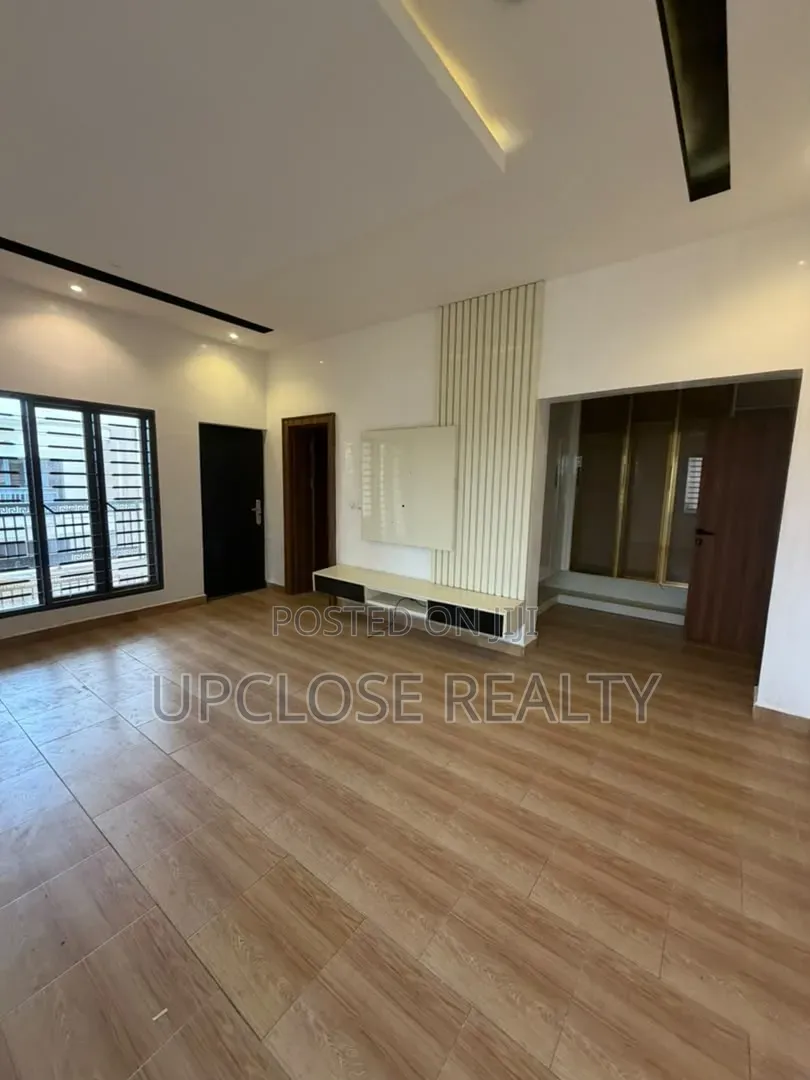 3bdrm Block of Flats in Wuye for rent in Wuye