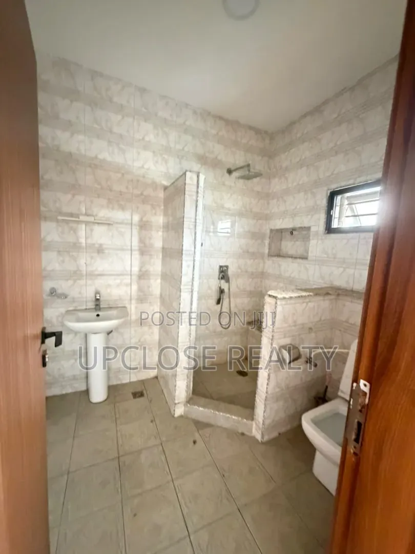 3bdrm Block of Flats in Wuye for rent in Wuye