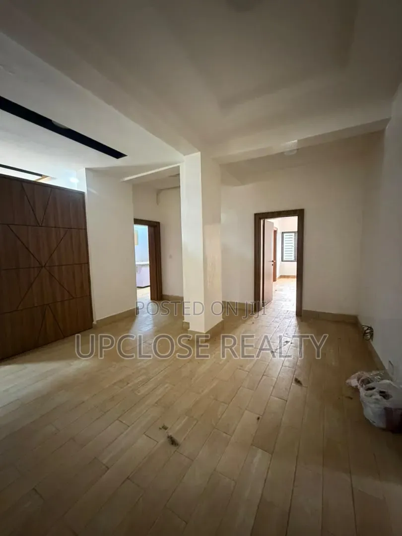 3bdrm Block of Flats in Wuye for rent in Wuye