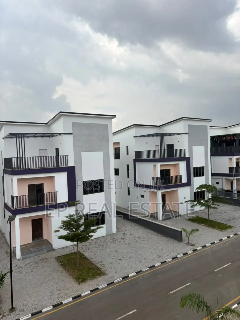 5bdrm Duplex in Apo District for sale in Apo District