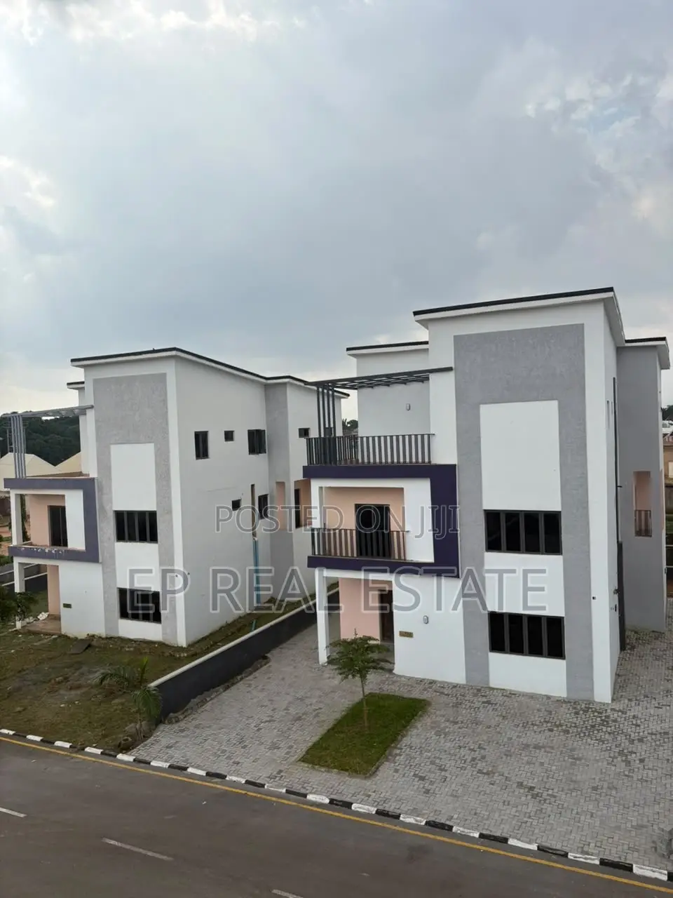 5bdrm Duplex in Apo District for sale in Apo District