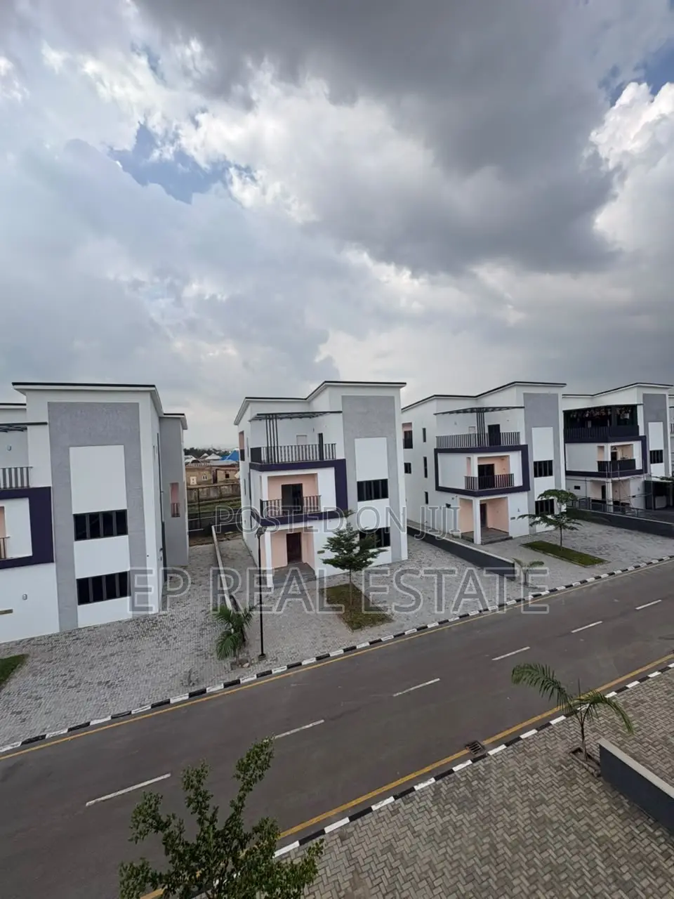 5bdrm Duplex in Apo District for sale in Apo District