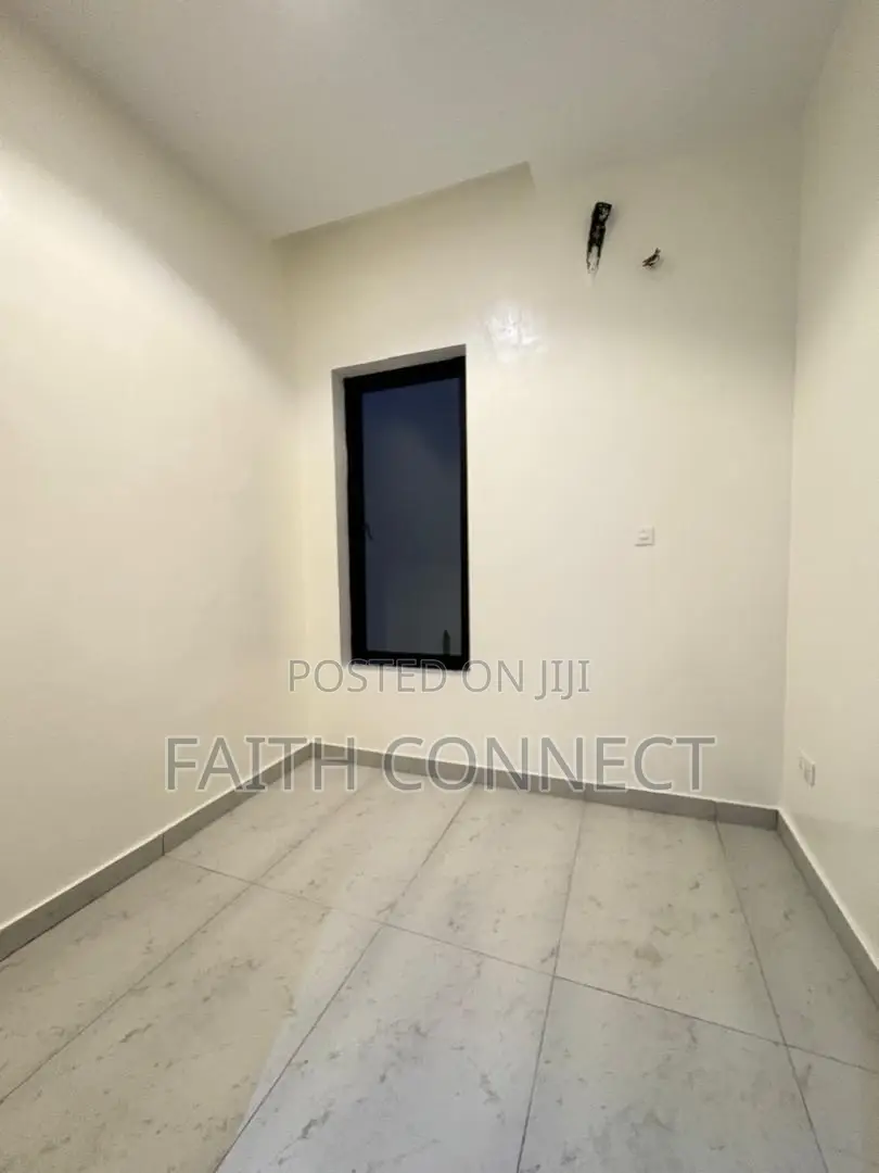 5bdrm Duplex in Lekki, Chevron for sale in Chevron
