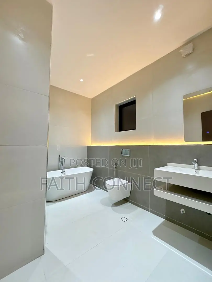 5bdrm Duplex in Lekki, Chevron for sale in Chevron