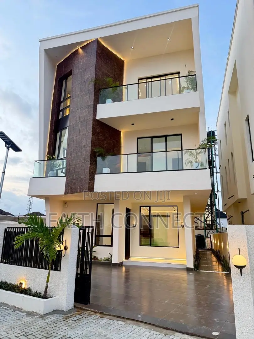 5bdrm Duplex in Lekki, Chevron for sale in Chevron