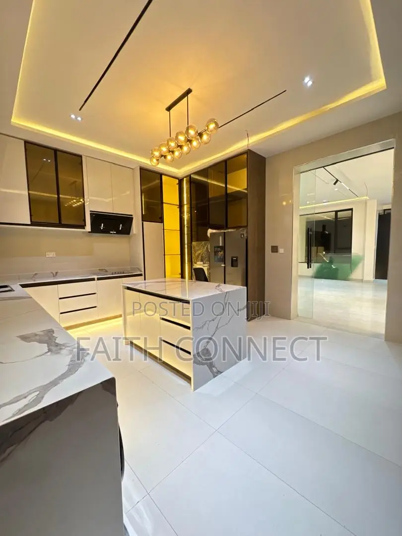 5bdrm Duplex in Lekki, Chevron for sale in Chevron