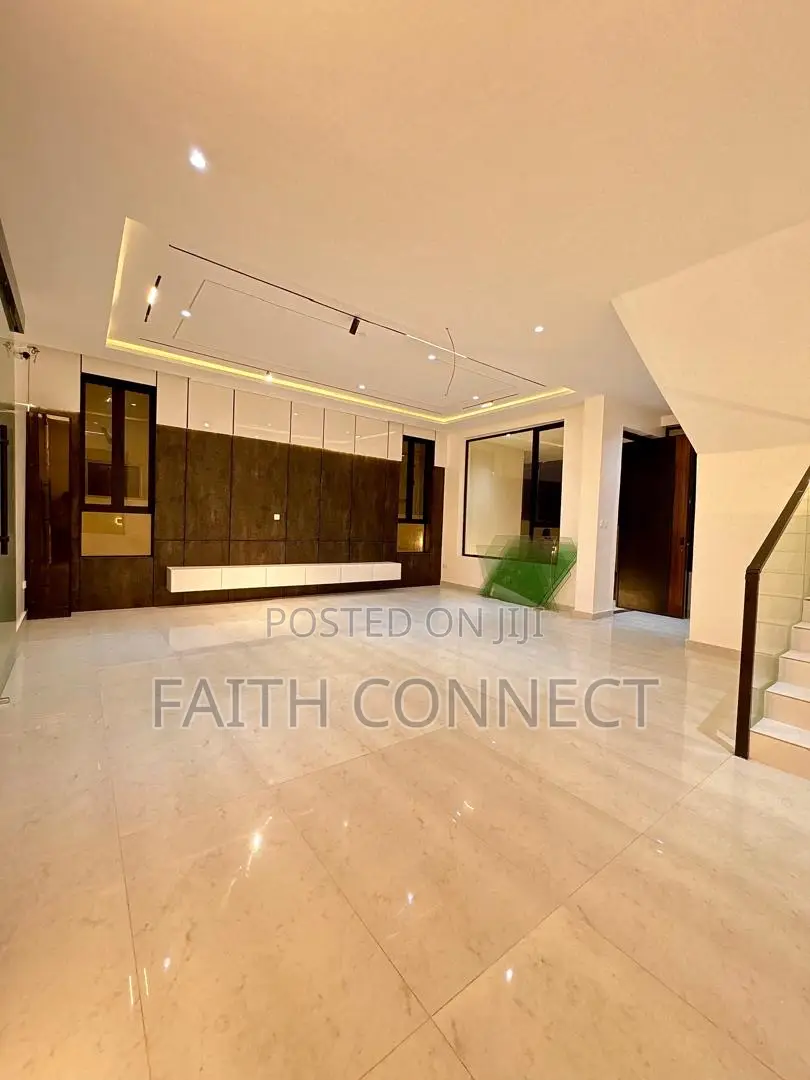 5bdrm Duplex in Lekki, Chevron for sale in Chevron