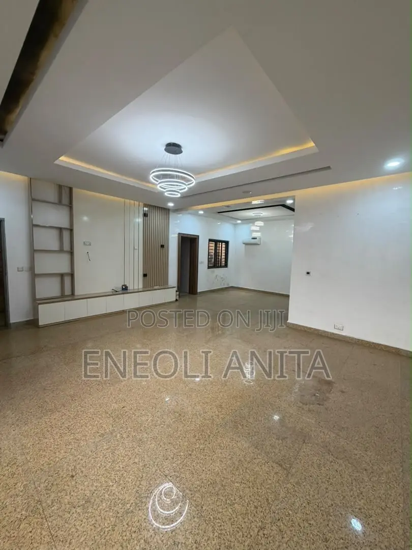 3bdrm Block of Flats in Wuye for rent in Wuye