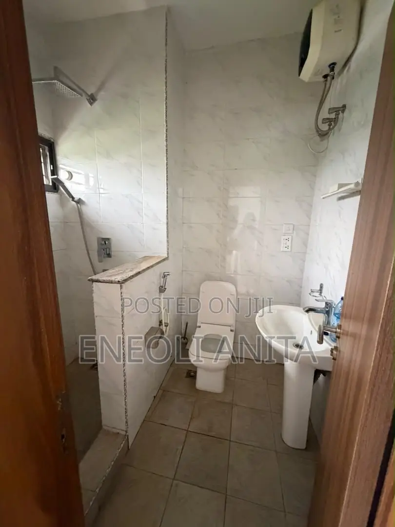 3bdrm Block of Flats in Wuye for rent in Wuye
