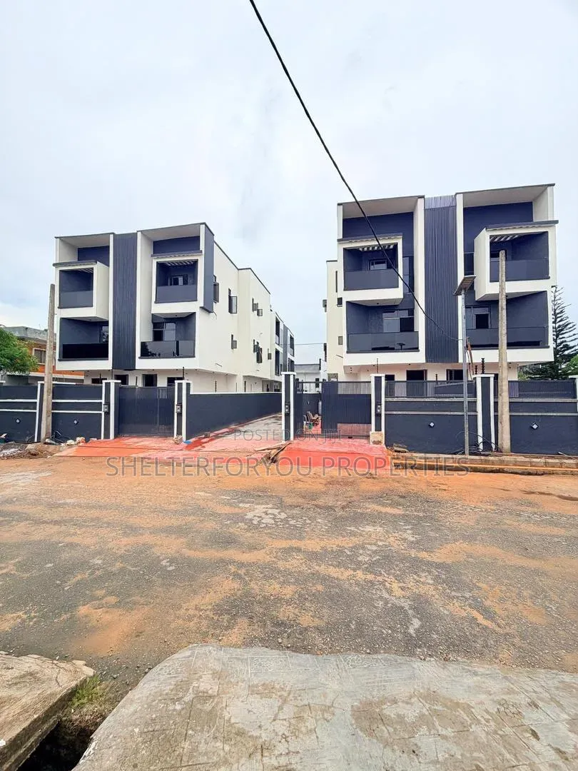 4bdrm Duplex in Adeniyi Jones for sale in Adeniyi Jones