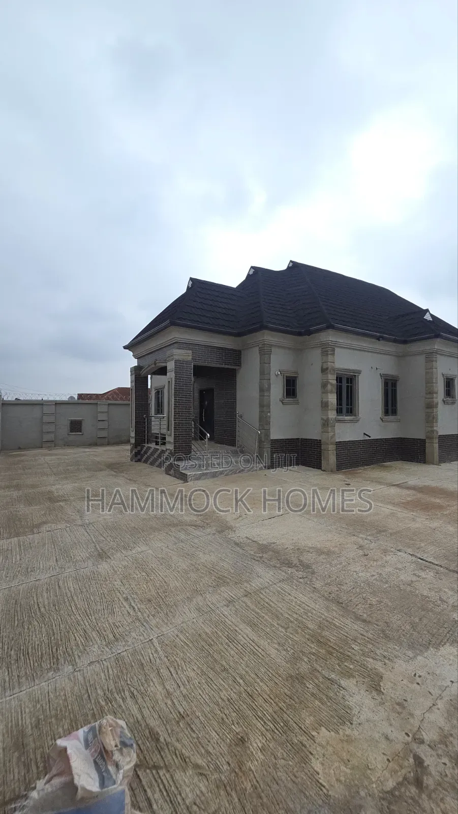 6bdrm Bungalow in Alakia for sale in Alakia