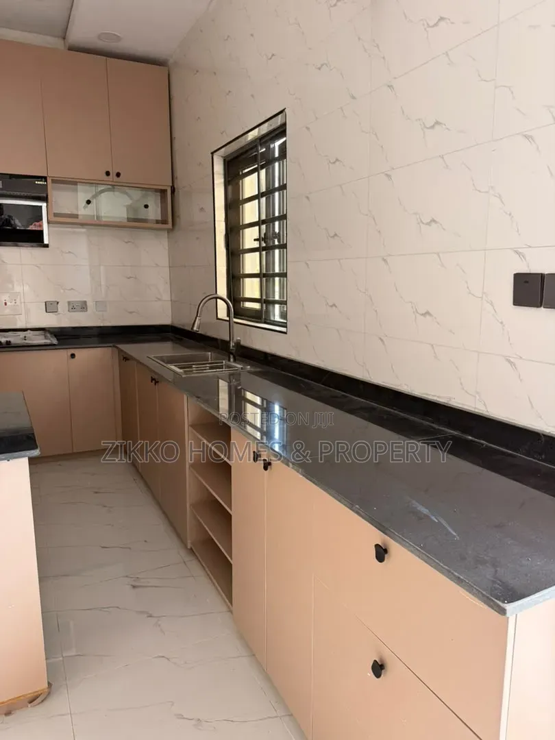4bdrm Duplex in Monastery Road, Sangotedo for sale in Sangotedo